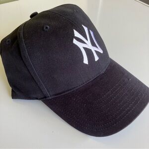 NY Yankees baseball cap navy NWT sporty street wear 47 twins
